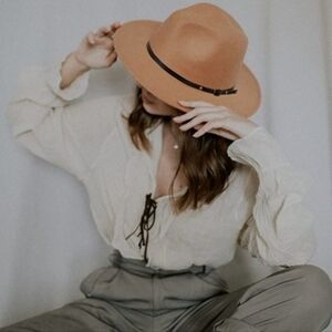 Lisianthus Women Belt Buckle Fedora Hat Camel